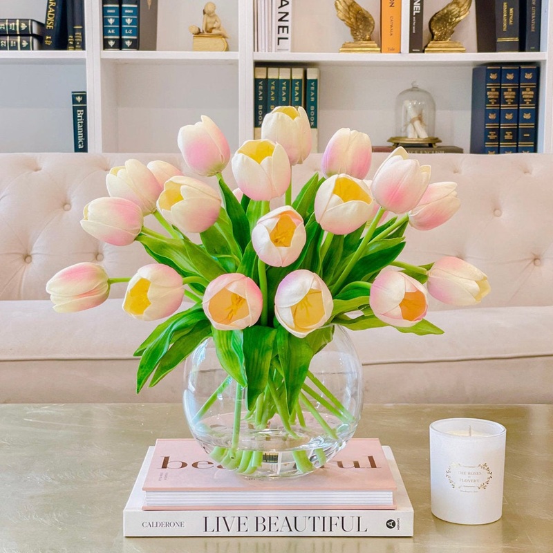 Tulip in Vase Primrue Flowers/Leaves Color: Light Pink Ombre