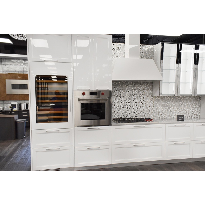 Composit Marilyn Glossy White Modern Showroom Display Kitchen
