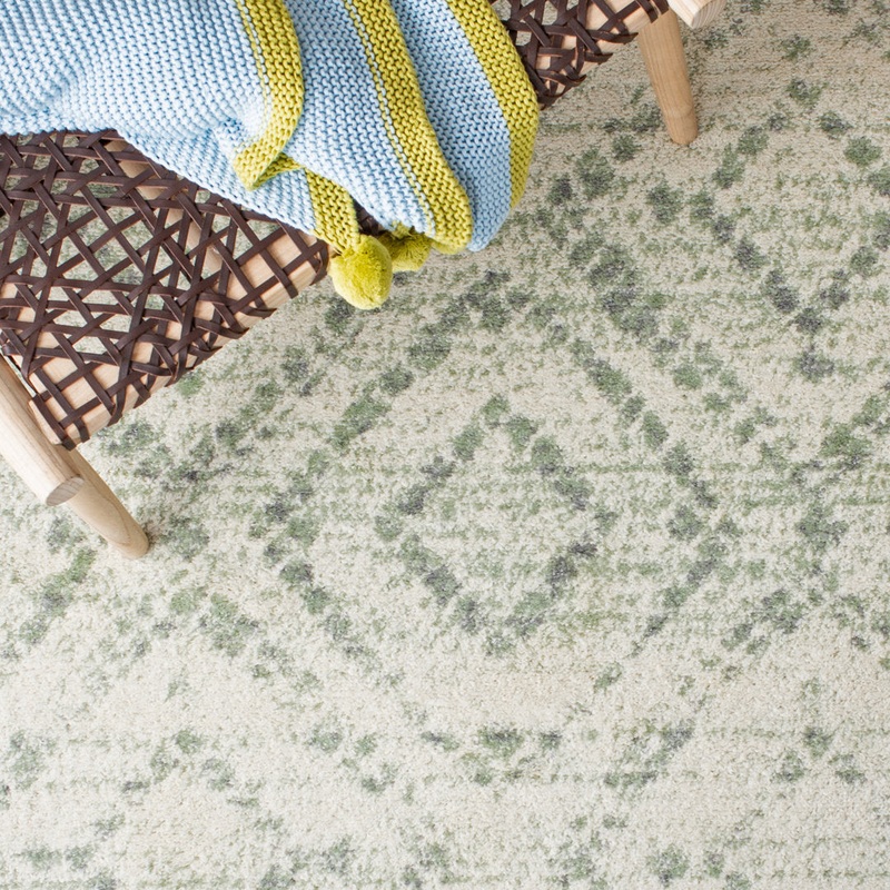 Almus Geometric Ivory/Green Area Rug Langley Street Rug Size: Round 10′